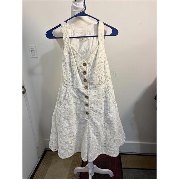 Anthropologie Pants - Anthropologie Women’s Eyelet Romper White Button Front Size 4 Missing Belt